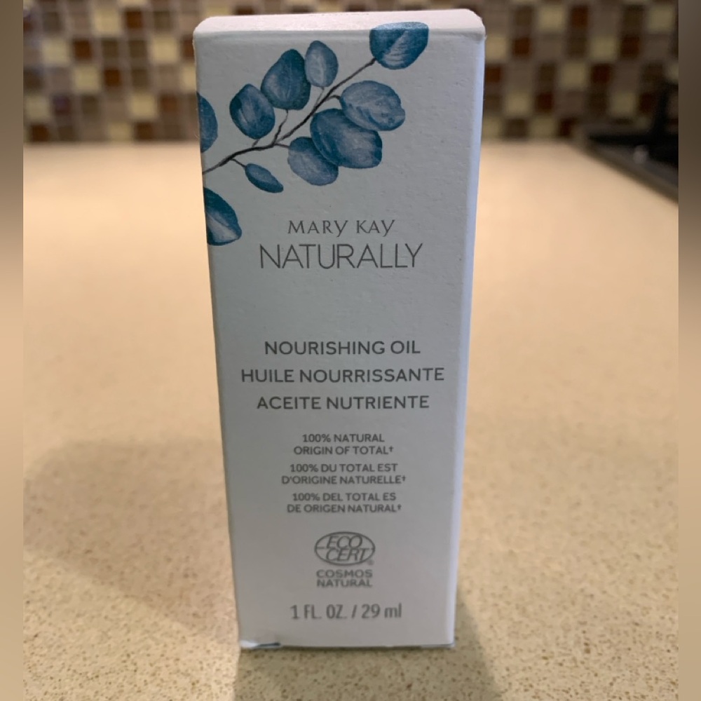 Mary Kay Naturally Nourishing Oil